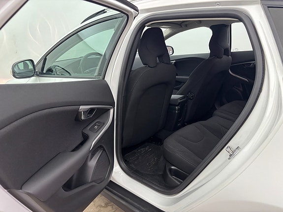 Volvo V40 Cross Country 14 of 21