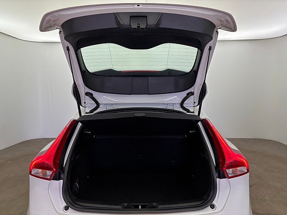 Volvo V40 Cross Country 10 of 21