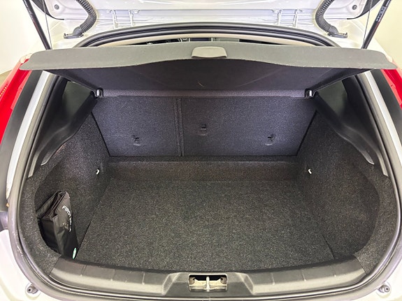 Volvo V40 Cross Country 11 of 21