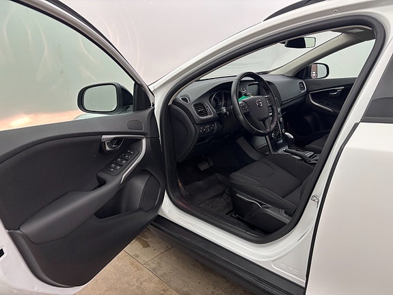 Volvo V40 Cross Country 12 of 21