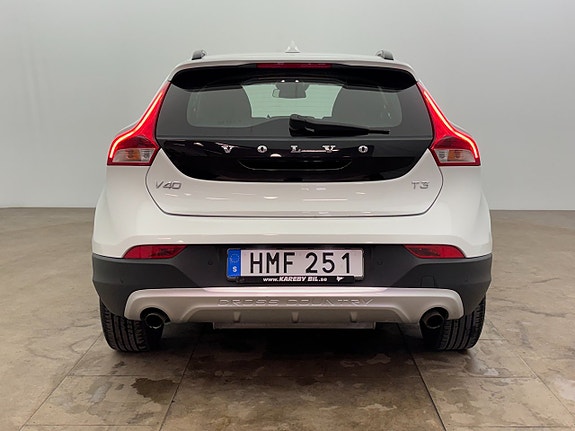 Volvo V40 Cross Country 5 of 21