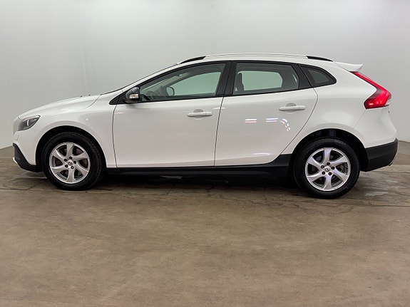 Volvo V40 Cross Country 3 of 21