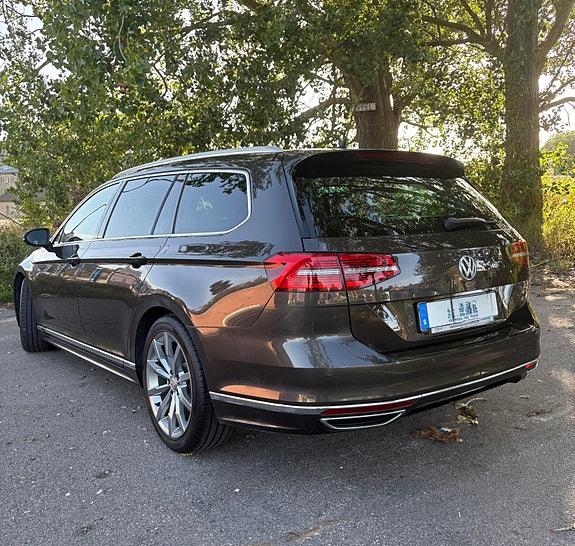 Volkswagen Passat 2 of 11
