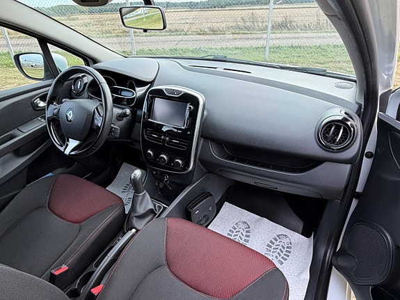 Renault Clio 6 of 9