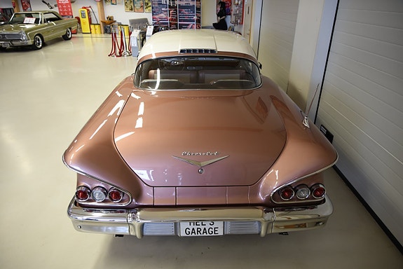 Chevrolet Impala 9 of 30