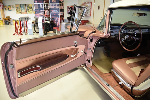 Chevrolet Impala 21 of 30