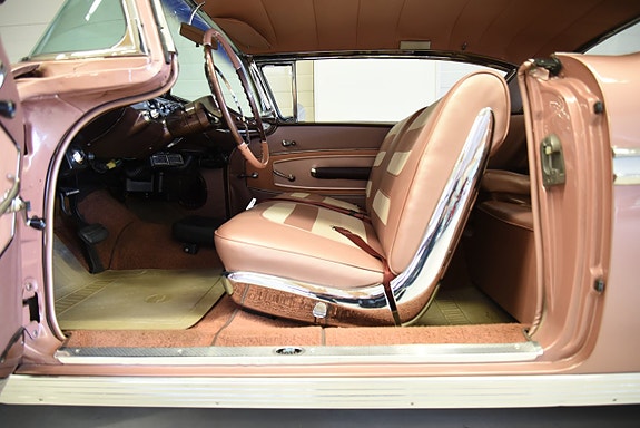 Chevrolet Impala 23 of 30