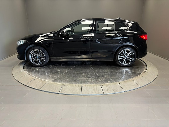 BMW 118i 2 of 23