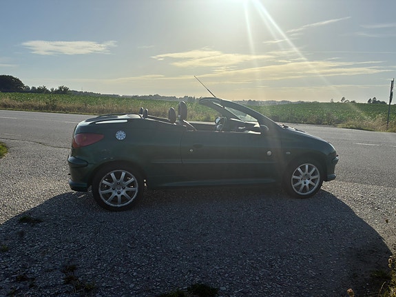 Peugeot 206 CC 4 of 5