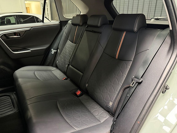Toyota RAV4 14 of 26