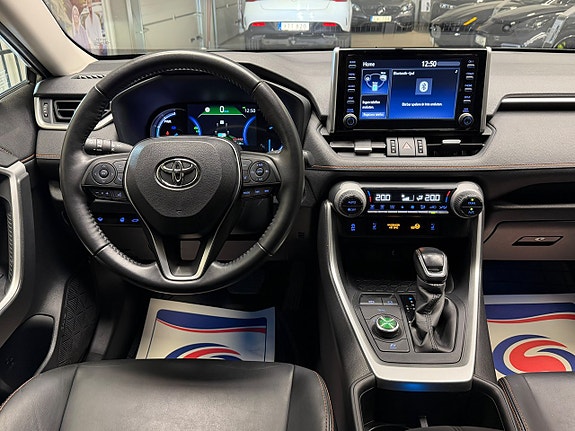 Toyota RAV4 11 of 26