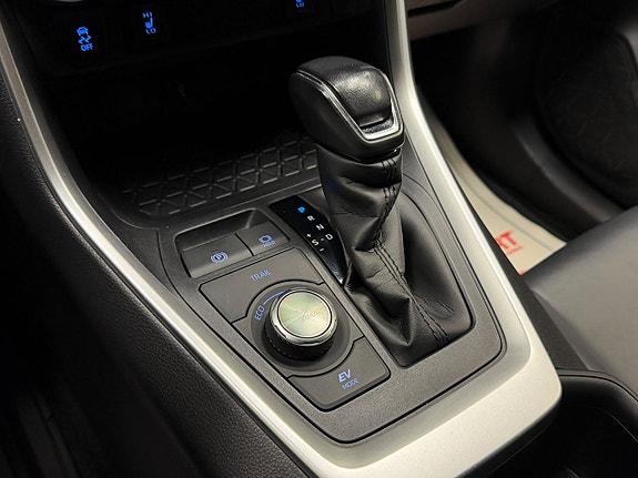Toyota RAV4 13 of 26