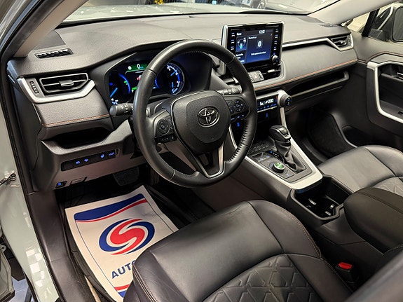 Toyota RAV4 12 of 26