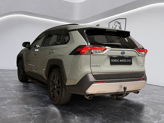 Toyota RAV4 4 of 26