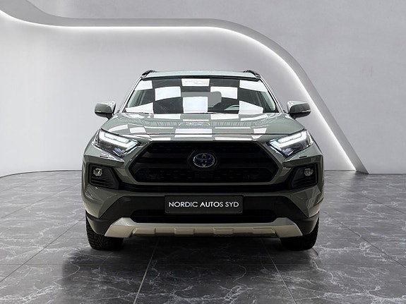 Toyota RAV4 9 of 26