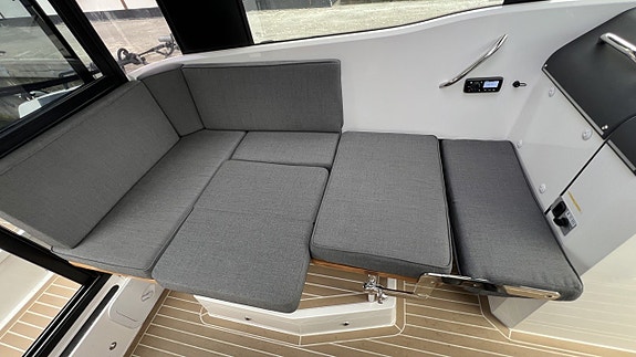 XO 270 Cabin 2016 Volvo Penta D6-370 2016 430 tim! 13 of 21