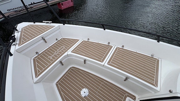 XO 270 Cabin 2016 Volvo Penta D6-370 2016 430 tim! 3 of 21