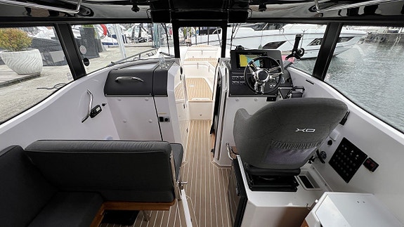 XO 270 Cabin 2016 Volvo Penta D6-370 2016 430 tim! 5 of 21