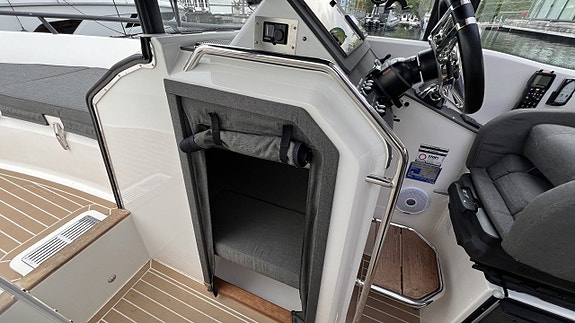 XO 270 Cabin 2016 Volvo Penta D6-370 2016 430 tim! 19 of 21