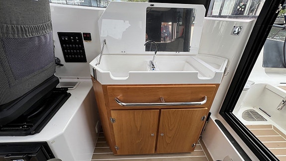 XO 270 Cabin 2016 Volvo Penta D6-370 2016 430 tim! 17 of 21