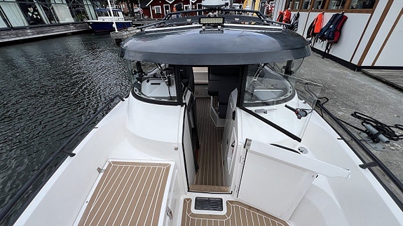XO 270 Cabin 2016 Volvo Penta D6-370 2016 430 tim! 4 of 21