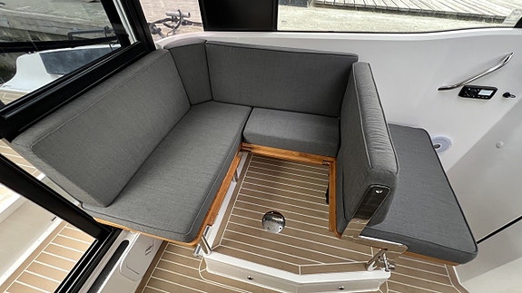 XO 270 Cabin 2016 Volvo Penta D6-370 2016 430 tim! 15 of 21