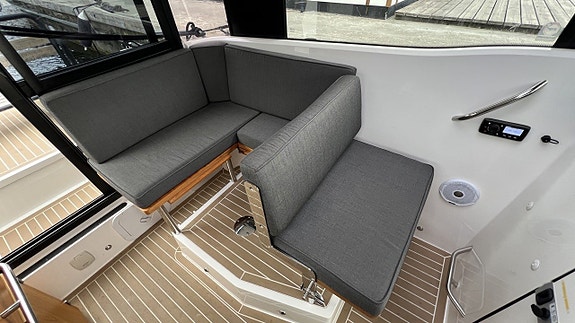 XO 270 Cabin 2016 Volvo Penta D6-370 2016 430 tim! 14 of 21