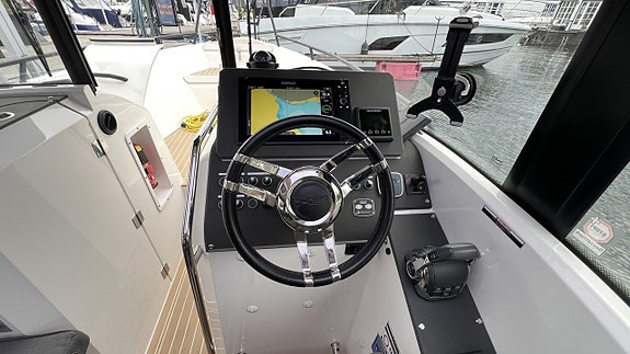 XO 270 Cabin 2016 Volvo Penta D6-370 2016 430 tim! 6 of 21