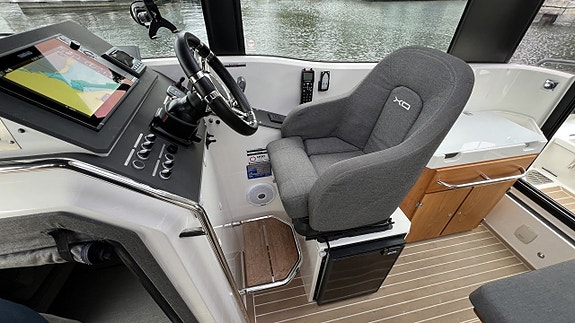 XO 270 Cabin 2016 Volvo Penta D6-370 2016 430 tim! 7 of 21