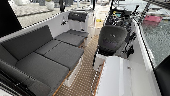 XO 270 Cabin 2016 Volvo Penta D6-370 2016 430 tim! 12 of 21