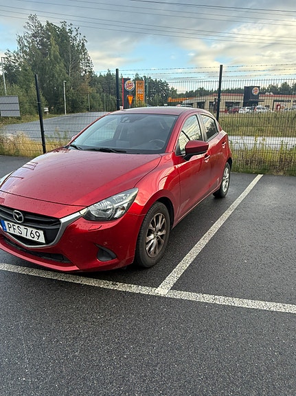 Mazda 2 3 of 6