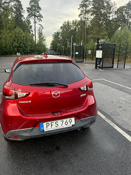 Mazda 2 4 of 6