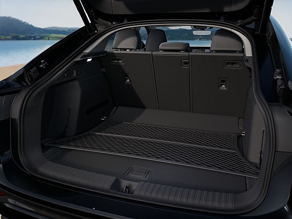 Audi Q6 e-tron 8 of 11
