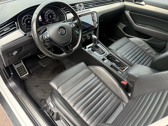 Volkswagen Passat Alltrack 10 of 22