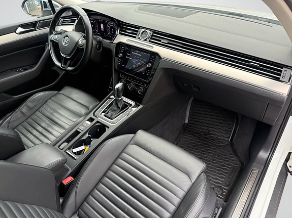 Volkswagen Passat Alltrack 19 of 22