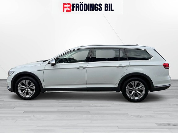 Volkswagen Passat Alltrack 2 of 22