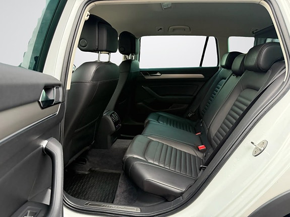 Volkswagen Passat Alltrack 17 of 22