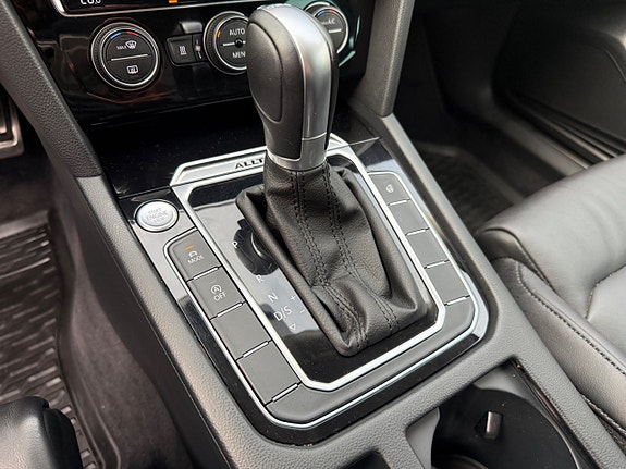 Volkswagen Passat Alltrack 15 of 22