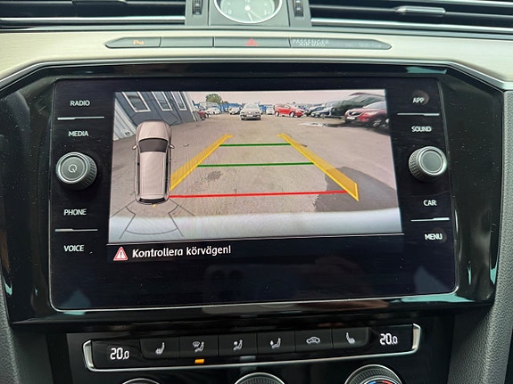 Volkswagen Passat Alltrack 11 of 22