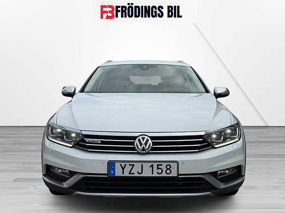 Volkswagen Passat Alltrack 4 of 22