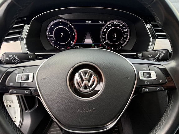 Volkswagen Passat Alltrack 16 of 22