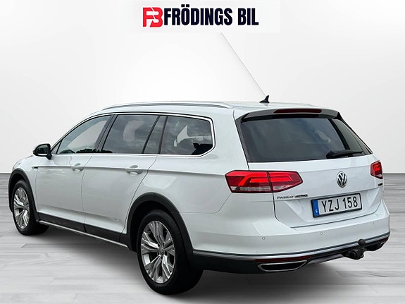 Volkswagen Passat Alltrack 3 of 22