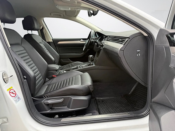 Volkswagen Passat Alltrack 18 of 22