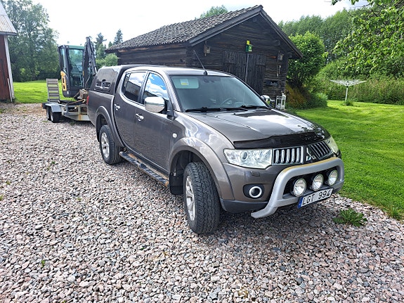 Mitsubishi L200 2 of 6