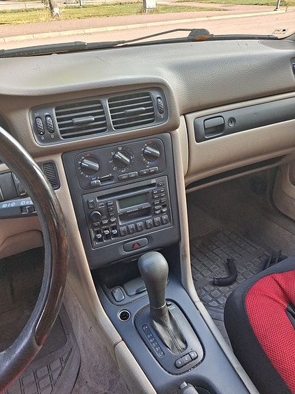 Volvo V70 4 of 9