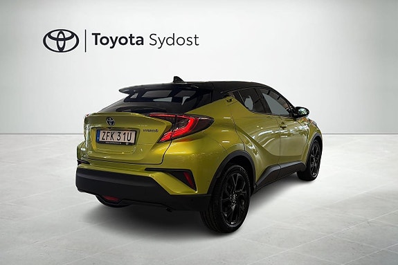 Toyota C-HR 3 of 13