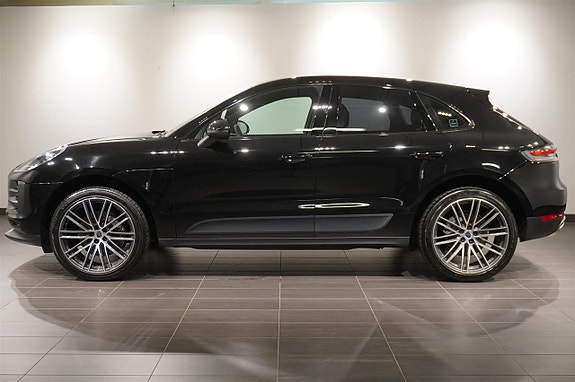 Porsche Macan S 2 of 19