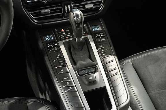 Porsche Macan S 13 of 19
