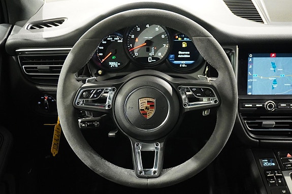 Porsche Macan S 11 of 19