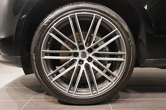 Porsche Macan S 7 of 19